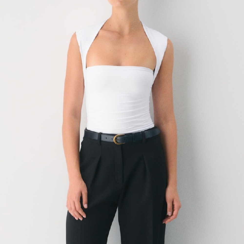 |NEW| Aritzia Contour Flourish Top